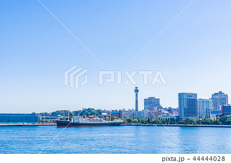 秋晴れの横浜 山下公園と氷川丸の風景 秋晴れの横浜 山下公園と氷川丸の風景 44444028