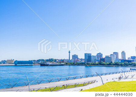 秋晴れの横浜 山下公園と氷川丸の風景 秋晴れの横浜 山下公園と氷川丸の風景 44444030