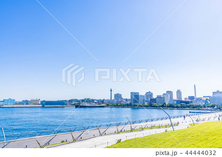 秋晴れの横浜 山下公園と氷川丸の風景 秋晴れの横浜 山下公園と氷川丸の風景 44444032