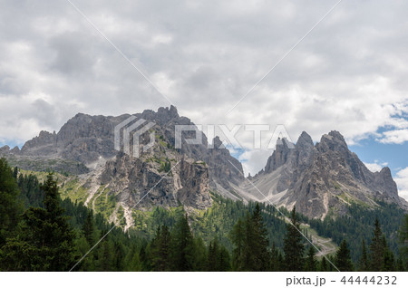 Mountain Peaks of the Tre Cime Natural Park Mountain Peaks of the Tre Cime Natural Park 44444232