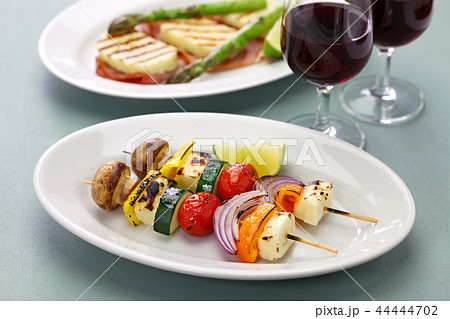 ハルーミチーズと野菜のベジタリアンケバブ 44444702