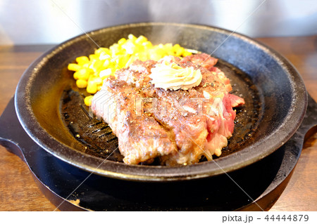 鉄板ステーキ 44444879