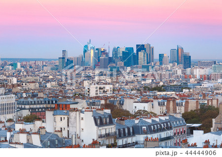 Sunrise in Paris, France 44444906