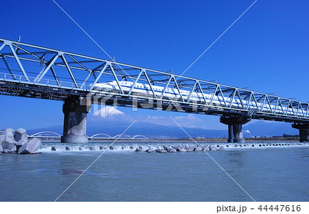 富士山と富士川鉄橋 44447616