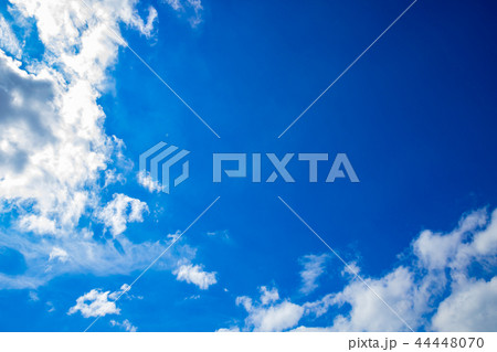 澄んだ青の夏の空 澄んだ青の夏の空 44448070
