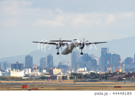 ボンバルディア DHC-8-400 44448189