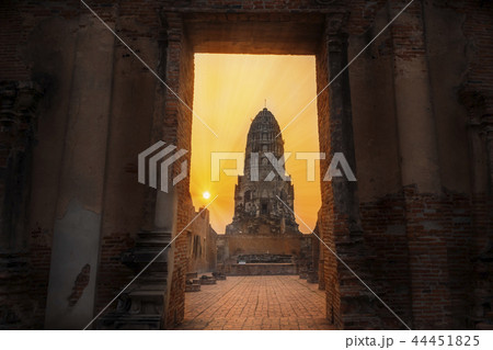the door to see the pagoda at Ratchaburana temple the door to see the pagoda at Ratchaburana temple 44451825