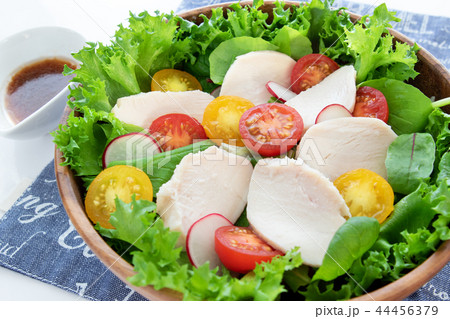 チキンサラダの素材写真 44456379