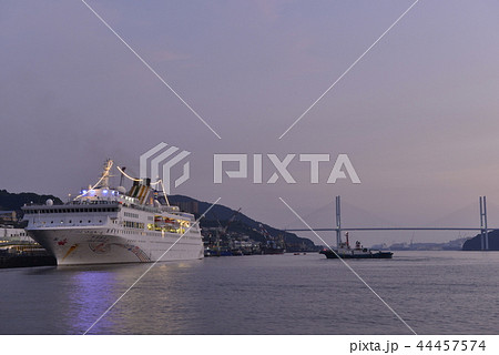 夕方の長崎港 44457574