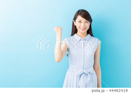 笑顔の女性 44462419