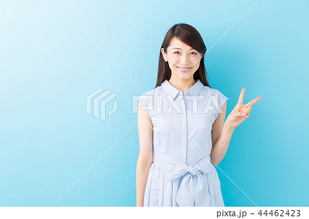 笑顔の女性 笑顔の女性 44462423