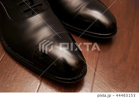 革靴(つま先) 44463153