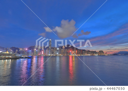 the landmark in the evening Victoria harbor 44467030