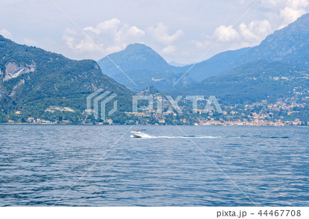 Lake Como with mountains and buildings Lake Como with mountains and buildings 44467708