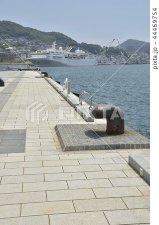 長崎港の都市風景 44469754