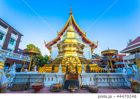 golden pagoda in Phra That Chao Doi Tung temple 44470246