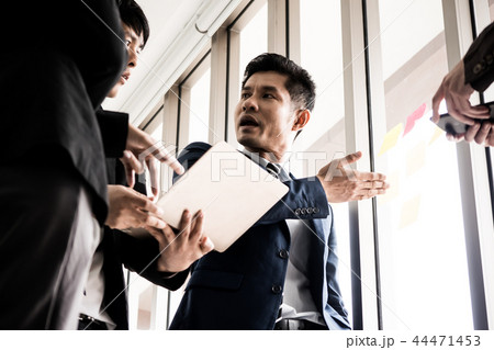 Asian Businesspeople brainstorming while meeting Asian Businesspeople brainstorming while meeting 44471453