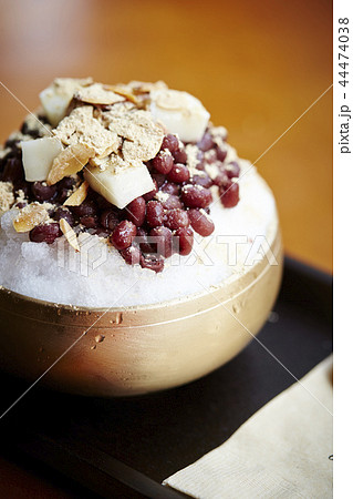 小豆トッピングのかき氷 44474038