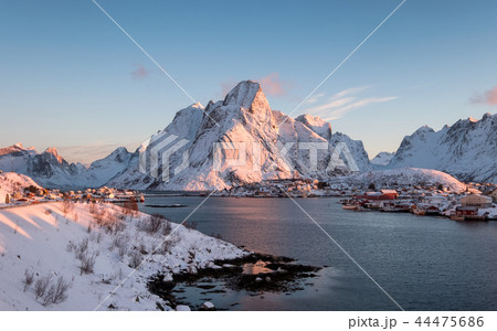 Sunrise on Olstind snowy mountain in winter Sunrise on Olstind snowy mountain in winter 44475686