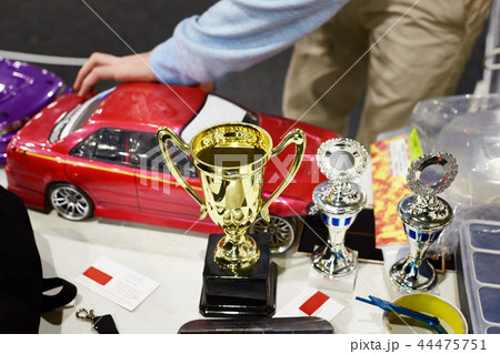 Prizes at competitions in racing cars 44475751