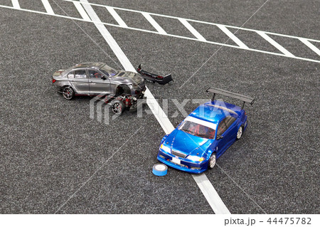 Accident in racing radio control cars 44475782