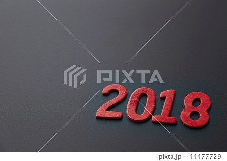 2018年の文字 黒背景コピースペース 年末イメージ 2018年の文字 黒背景コピースペース 年末イメージ 44477729