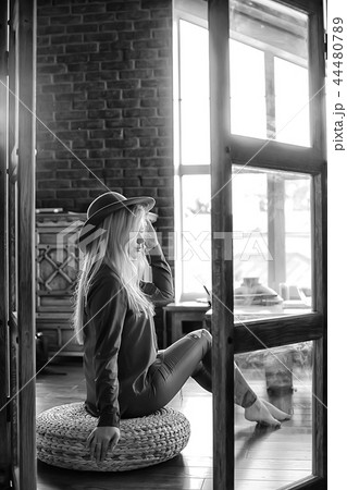 cute blonde black and white / portrait of a beautiful adult blonde girl in vintage style black and white photo cute blonde black and white / portrait of a beautiful adult blonde girl in vintage style black and white photo 44480789