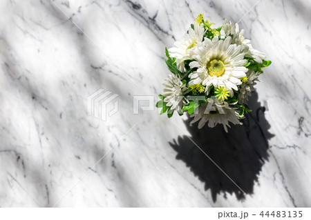 flower vase on table flower vase on table 44483135