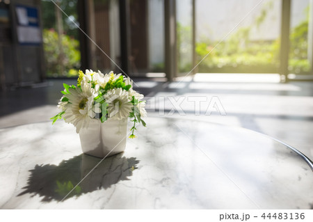 flower vase on table flower vase on table 44483136