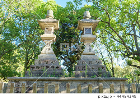 春日大社の灯篭 春日大社の灯篭 44484349