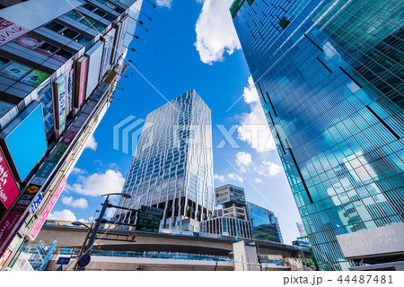渋谷駅前の高層ビルディング 44487481