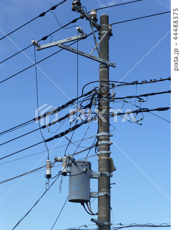 電柱 電線 変圧器 44488375