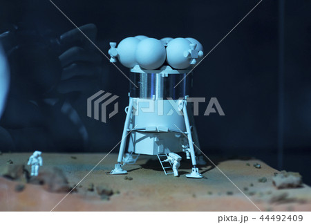 space ship landing on mars 44492409