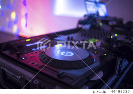 DJ deejay in wedding party 44495259