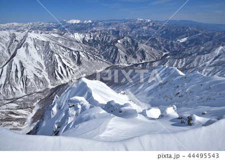 雪山　谷川岳山頂オキの耳から一ノ倉沢、東尾根、マチガ沢を見る 44495543