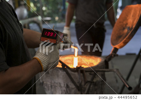 Temperature inspection in molten ladle ; Temperature inspection in molten ladle ; 44495652