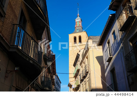 セゴビア サンミゲル教会と街並み セゴビア サンミゲル教会と街並み 44498414