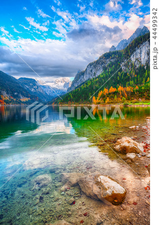 Beautiful view of idyllic colorful autumn scenery 44499342