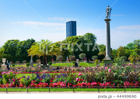 Park and Montparnasse 44499690