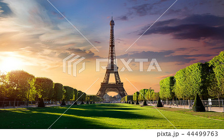 Sunrise and Eiffel Tower Sunrise and Eiffel Tower 44499763