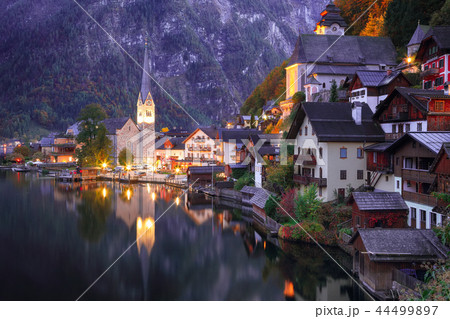 Classic postcard view of famous Hallstatt 44499897