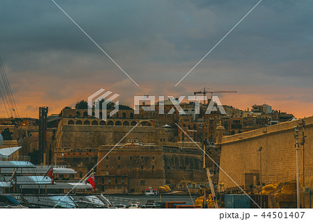 Valletta in the evening, view from Il-Birgu 44501407
