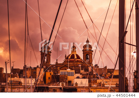 Pink evening in Senglea and Basilica 44501444