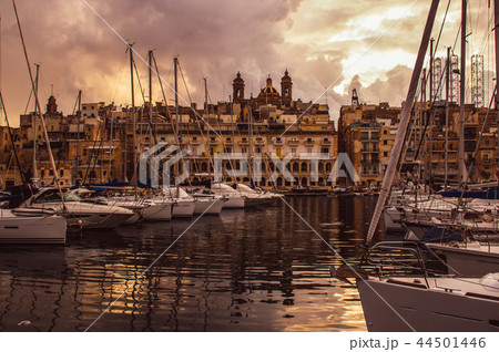 View to Senglea and Basilica View to Senglea and Basilica 44501446