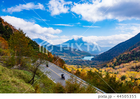 奥日光 金精峠から臨む紅葉 湯ノ湖・男体山　a-2 日本ロマンチック街道 バイク2台 44505355