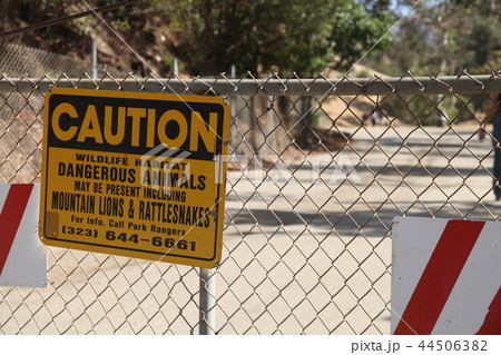 CAUTION　看板 44506382