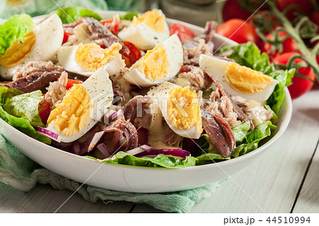 Nicoise Salad with tuna, anchovy, eggs and tomato 44510994
