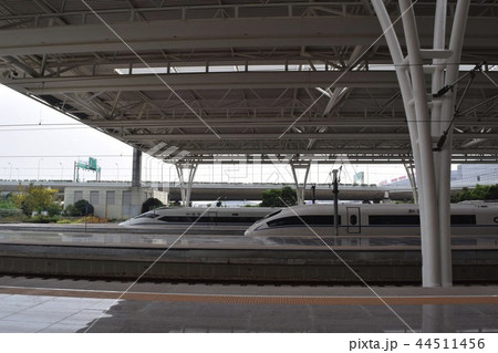 上海虹橋駅ホーム 44511456