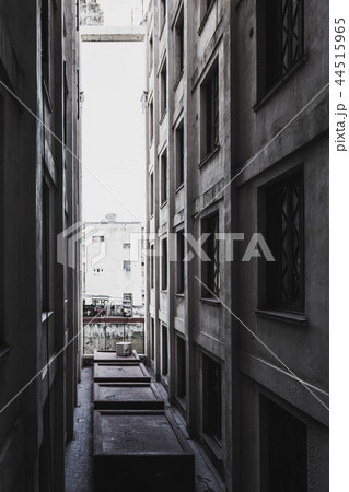 古い建築物の外装 44515965