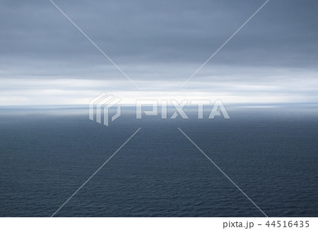 写真素材：曇りの海 44516435